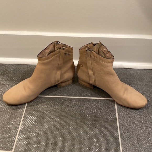 Sam Edelman, Light Brown Leather Booties — Size 8 - Picture 3 of 6